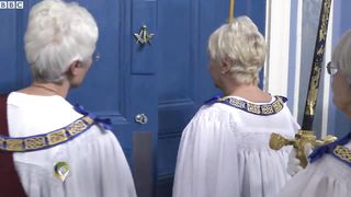 The secret world of female Freemasons - BBC News