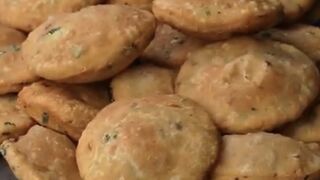 Crispy kachori recipe ( subscribe please )