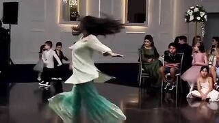 Dance video / entertainment