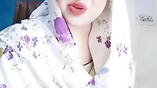 Larki Ki Batain Sunain kiya Khub Bole rahi haiy