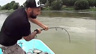 Pêche à la spin extrême un poisson géant de 230 livres sur 8 pieds
