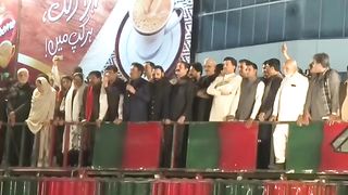 لبرٹی چوک میں پی ٹی آئی لیڈران کی  کارکنان کا لہو گرما دینے والی تقریریں سنیں