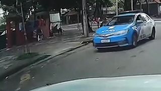 Bandidos troca tiros com a polícia em rio de janeiro