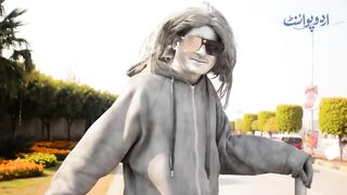 Hawa Me Baithne Wala Islamabad Ka Silver Man Kon Ha