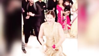 Hania amir beautiful dance