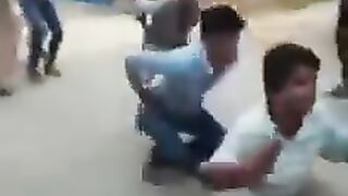 *حیدر آباد فجر کی نماز کے بعد ون ویلنگ کرنے والے ہیروز کی تھانے میں دبنگ اینٹری ????*