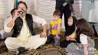 Imran Khan iftari kr te howe گریٹ لیڈر خان