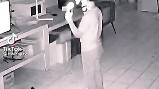 Fantôme vu par la Vidéo de surveillance ????????????