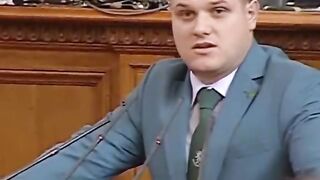 ИЦО ХАЗАРТА ПОСТАВЯ НА МЯСТОТО МУ СТОЯН ТАСЛАКОВ