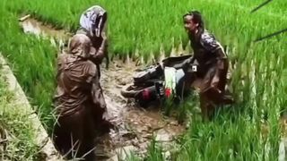 ADIK SIAPA INI