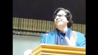 Dr. Akhtar Shumar reciting his poetry