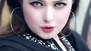 TUM THORA NAZAR ANDAZ KAR KAY DEKHO.