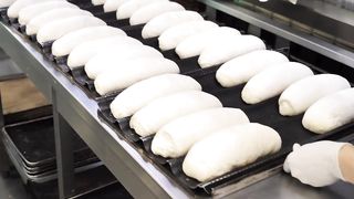 1 000 épuisés en une journée ! Production de masse d'un incroyable pain à l'ail