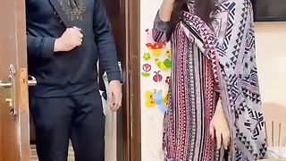 Bivi Daranain Chali Sharmenda hogai
