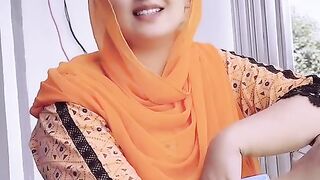 URDU SONG: HER KASI SAY CHOPTI RAHI.