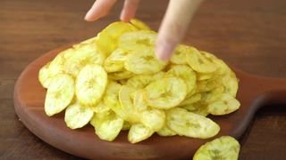 How to Make Crispy Banana Chips in 10 Minutes :: No-Oven, Oven All Possible