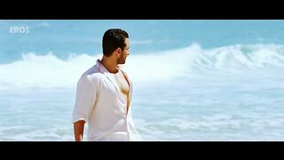Deepika Padukone and Saif Ali Khan beautiful beach video
