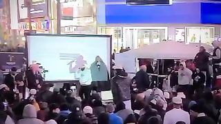 نیویارک کے ٹائم اسکوائر سے دنیا کو دل سے چھو لینے والی دعوت اسلام!!!