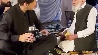 Khan kay Saath Intahai Buzrag Mahway Guftagu