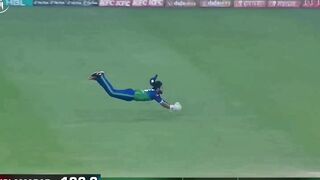 Ihsanullah Pakistani fast bowler in action Psl2023