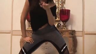 Sayyeshaa Saigal  practice Dance