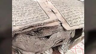 قرآن کا ادب کرو مسلمانو ورنہ برباد ہوجاوگے