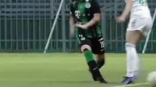 Funny moments in Women's football ????