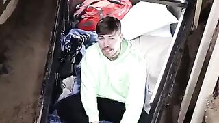 mai 50 hrs tak Jamin ke Andar Dafan Raha