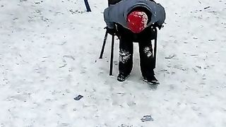 Не удачно присел на стул.
