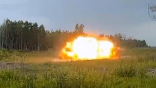 Ukraine Soldiers of the SSO are burning katsapnya