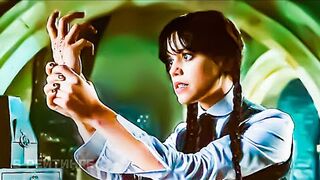 Уэнсдэй Аддамс Уэнсдэй и Вещь Русский фрагмент (Субтитры) Сериал 2022 (Netflix)
