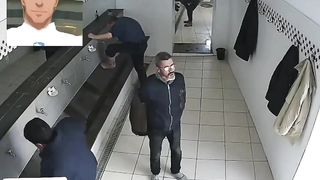 ياربي السلامة؟؟؟ سرقة هاتف و محفظة نقود داخل المسجد في رمضان و أمام المصلين