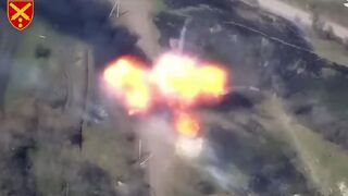Ukrainian Artillery destroys two Russian tanks near Lyman