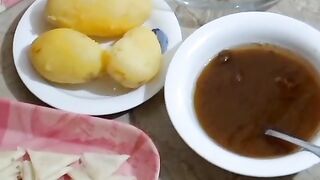 Aloo ki chatni with samosa recipe