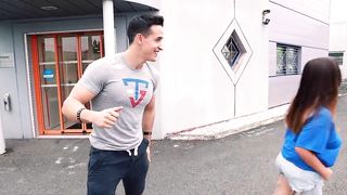 À 14 ANS ELLE VIT AVEC 1 JAMBE !!