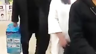 ПРИКОЛ В МАГАЗИРЕ.
