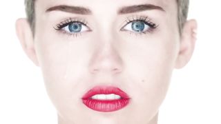Miley Cyrus - Wrecking Ball (Official Video)