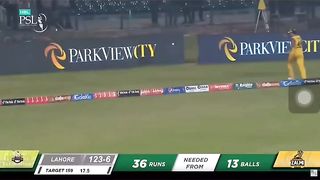 Shaheen afridi hitting sixes with ease ????
