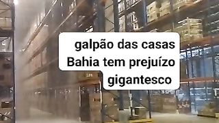 Casas Bahia inundado