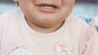 Qizi rozamandeb yiglayapti