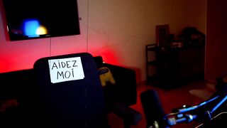 JE ME SUIS PISSÉ DESSUS.