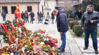 НАС НИ БИХА, А ЗА ПРЕДАТЕЛИ МОЖЕ