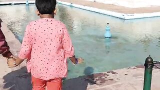 আমারা সবাই মিলে তাজমহল গিয়ে খুব আনন্দ করলাম
