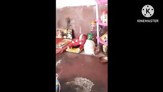 ছোট্ট সোনা মা বৃন্দাবন থেকে আসা গোপালের সেবা করছে