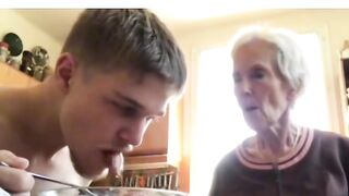 Mdrrr la grand mère elle est pas contente