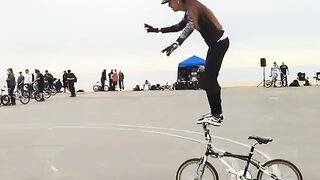 Acrobacia en ciclista