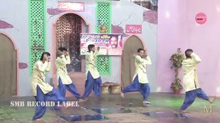 AFREEN KHAN STAGE LIVE PERFORMANCE PENDI AE BARSAAT VE PUNJABI SONG NASEEBO LAL