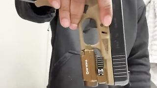 AT LEAST SHE DIDNT POINT IT AT ME ????????‍♂️???? #shortsviral #dreko #guns #viral #edc #glock