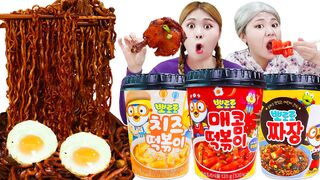 Mukbang 뽀로로 떡볶이 짜장면 BHC 고추장 치킨 몰래 먹방 Black Noodle TTeokbokki Spciy chicken EATIN
