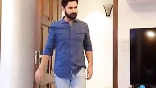Main Samjha Bivi Bahut Wafadar Haiy Mugar...